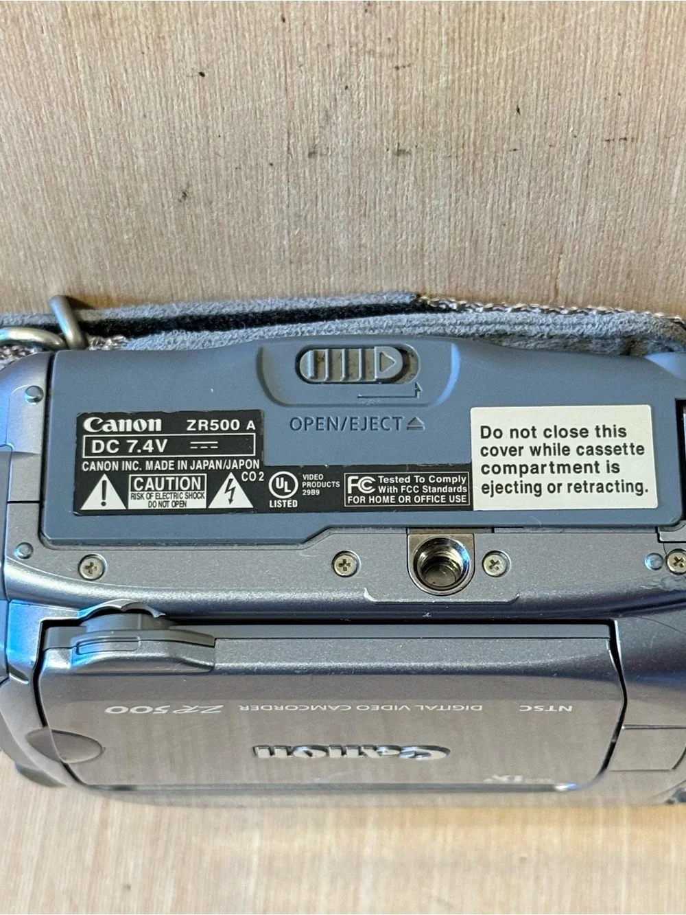 Canon ZR500 Digital Camcorder “UNTESTED”No-Charger Read Info/Description Below!